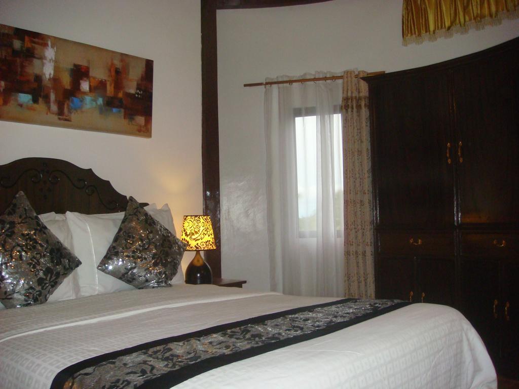 ホテル パドレ ブルゴス キャッスル リゾート スリガオ エクステリア 写真